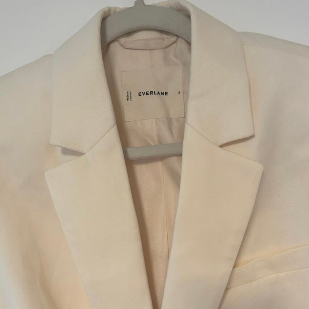 Worn once Everlane The Sleeveless Blazer in Buttersmooth In Bone Size 4 - Picture 6 of 8